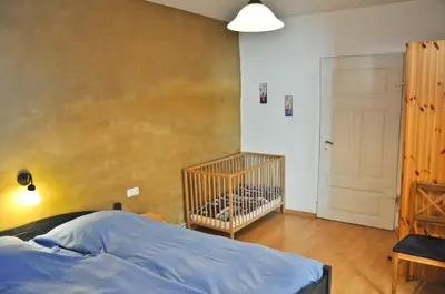Ein Bett oder Betten in einem Zimmer der Unterkunft Hugenottenwohnung im Bauernhaus - Platz für größere Familien