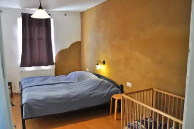 Ein Bett oder Betten in einem Zimmer der Unterkunft Hugenottenwohnung im Bauernhaus - Platz für größere Familien