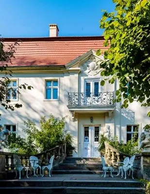 Das Gebäude in dem sich das Bed & Breakfast befindet
