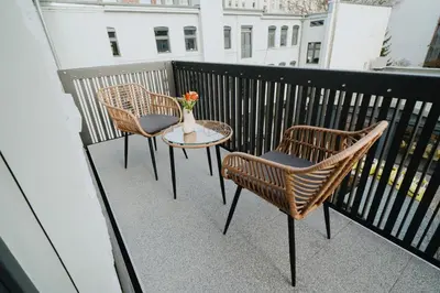 Ein Balkon oder eine Terrasse in der Unterkunft Homely Berlin - Modern , Balcony , Near River , Family & Business