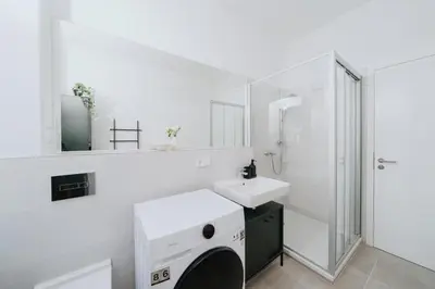 Ein Badezimmer in der Unterkunft Homely Berlin - Modern , Balcony , Near River , Family & Business