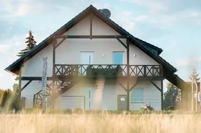 Das Gebäude in dem sich die Ferienwohnung befindet
