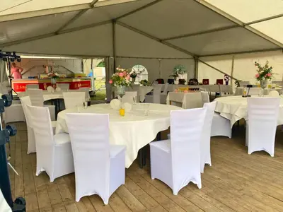 Ein Restaurant oder anderes Speiselokal in der Unterkunft Family-Friendly Guesthouse in the Oderbruch