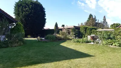 Ein Garten an der Unterkunft Landhaus Nadine