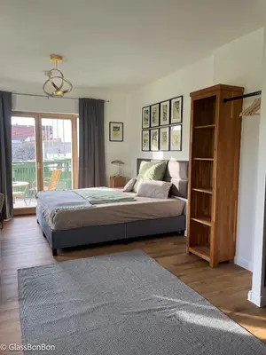 Ein Bett oder Betten in einem Zimmer der Unterkunft Altstadtflair Modernes Studio mit Gartenblick