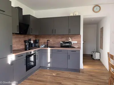 Küche/Küchenzeile in der Unterkunft Altstadtflair Modernes Studio mit Gartenblick