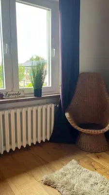 Ein Sitzbereich in der Unterkunft Ruhiges Zimmer zum Arbeiten oder Erholung mit Hund