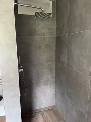 Ein Badezimmer in der Unterkunft Ruhiges Zimmer zum Arbeiten oder Erholung mit Hund