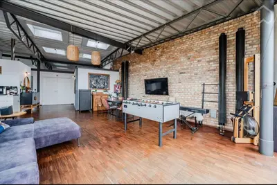 TV/Unterhaltungsangebot in der Unterkunft Designer Loft with Big Rooftop and Office