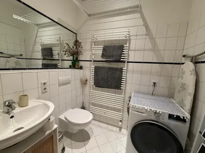Ein Badezimmer in der Unterkunft Bright apartment in Prenzlauer Berg for 2-3 people