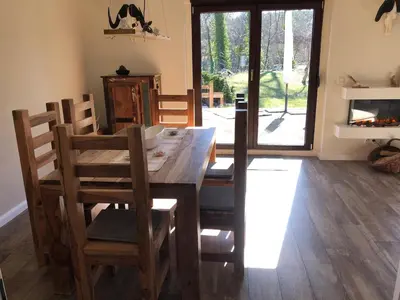Ein Sitzbereich in der Unterkunft Auszeit Haus am See