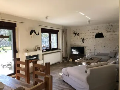 Ein Sitzbereich in der Unterkunft Auszeit Haus am See