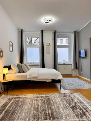 Ein Bett oder Betten in einem Zimmer der Unterkunft Großes 3-SZ Apartment im Herzen von Neukölln