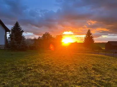 Blick auf den Sonnenuntergang/Sonnenaufgang von der Ferienwohnung aus oder aus der Nähe