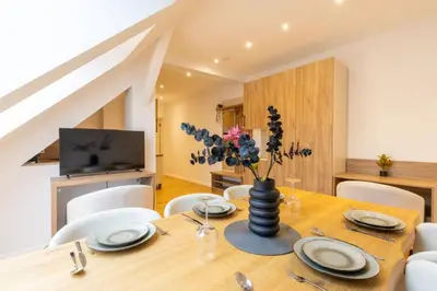 TV/Unterhaltungsangebot in der Unterkunft Modern Kudamm Luxury Home with 2 kitches