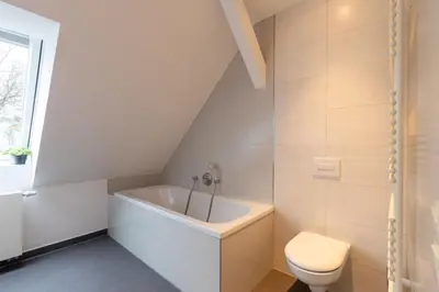 Ein Badezimmer in der Unterkunft Modern Kudamm Luxury Home with 2 kitches