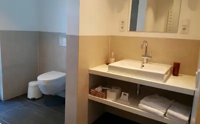 Ein Badezimmer in der Unterkunft Ruhig und zentral, moderne 2 Zimmerwohnung in Berlin Mitte