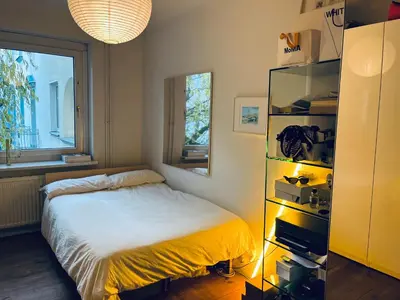 Küche/Küchenzeile in der Unterkunft Beautiful Room in Contemporary Altbau !