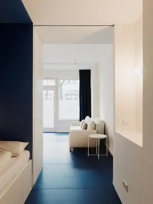Ein Bett oder Betten in einem Zimmer der Unterkunft NOOK Stay architectural hideway in Friedrichshain