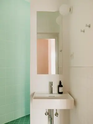 Ein Badezimmer in der Unterkunft NOOK Stay architectural hideway in Friedrichshain