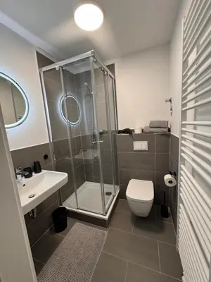 Ein Badezimmer in der Unterkunft Cozy Studio Steglitz Sleeps 4 Near center