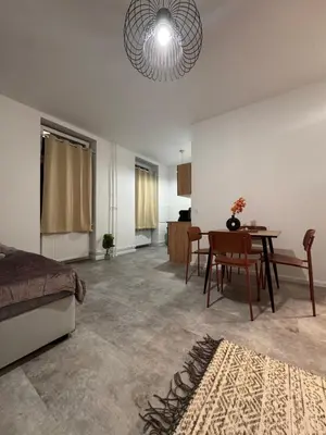 Ein Sitzbereich in der Unterkunft Cozy Studio Steglitz Sleeps 4 Near center