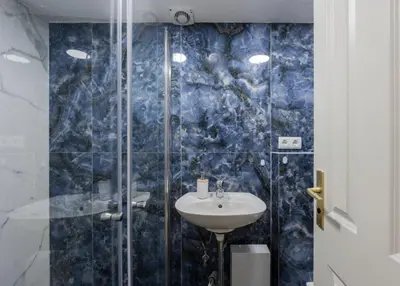 Ein Badezimmer in der Unterkunft Beautiful City Apartment Charlottenburg Berlin