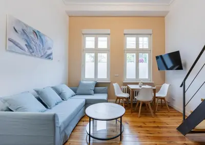 Ein Sitzbereich in der Unterkunft Beautiful City Apartment Charlottenburg Berlin