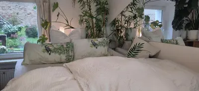 Ein Bett oder Betten in einem Zimmer der Unterkunft Cozy 1 room micro apartment ,1double,1single bed
