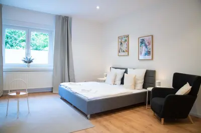 Ein Bett oder Betten in einem Zimmer der Unterkunft Berlin Schöneberg I 3 bedroom I central
