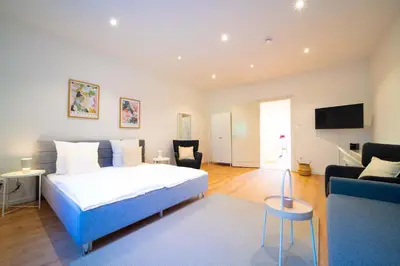 Ein Bett oder Betten in einem Zimmer der Unterkunft Berlin Schöneberg I 3 bedroom I central