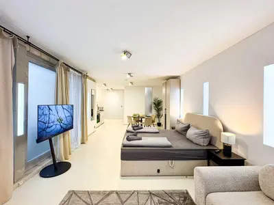 TV/Unterhaltungsangebot in der Unterkunft Charming Studio Apartment - Central Charlottenburg