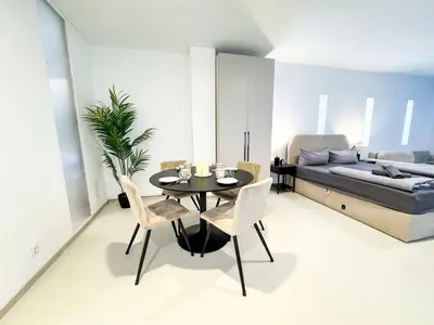 Ein Bett oder Betten in einem Zimmer der Unterkunft Charming Studio Apartment - Central Charlottenburg