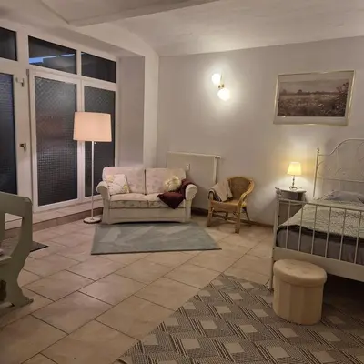 Ein Sitzbereich in der Unterkunft Cozy apartment in Berlin