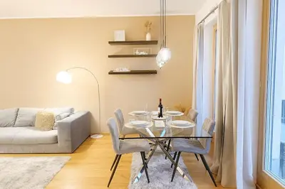 Ein Sitzbereich in der Unterkunft Luxus Apartment am Ku'damm - 2 Zimmer