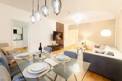 Ein Sitzbereich in der Unterkunft Luxus Apartment am Ku'damm - 2 Zimmer
