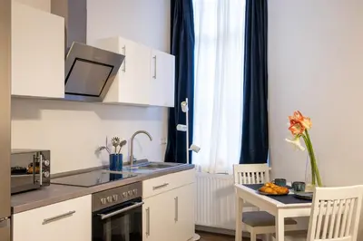 Küche/Küchenzeile in der Unterkunft Stylish heritage-style studio in Sprengelkiez