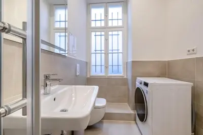 Ein Badezimmer in der Unterkunft Stylish heritage-style studio in Sprengelkiez
