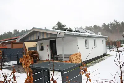 Das Gebäude in dem sich das Ferienhaus befindet