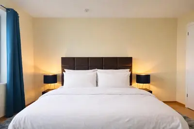 Ein Bett oder Betten in einem Zimmer der Unterkunft Luxus Apartment am Ku'damm - 3 Zimmer