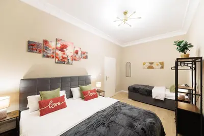 Ein Bett oder Betten in einem Zimmer der Unterkunft Deluxe Suites near Messe Berlin 8 Guests 2 Bathroom