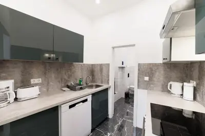 Küche/Küchenzeile in der Unterkunft Deluxe Suites near Messe Berlin 8 Guests 2 Bathroom