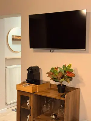 TV/Unterhaltungsangebot in der Unterkunft Deluxe Suites near Messe Berlin 8 Guests 2 Bathroom