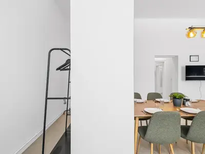 TV/Unterhaltungsangebot in der Unterkunft VYLD Vault Berlin - Nähe Spree, Großzügig & Ruhig