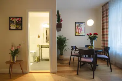 Ein Sitzbereich in der Unterkunft Luxusapartment am Rosenthaler Platz - AP1