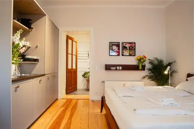Ein Bett oder Betten in einem Zimmer der Unterkunft Design & Komfort, Rosenthaler Platz Top Location - AP2