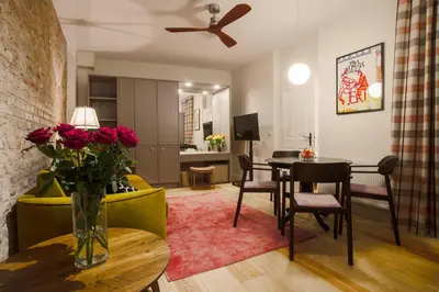 Ein Sitzbereich in der Unterkunft High-End Suite direkt am Rosenthaler Platz - AP3