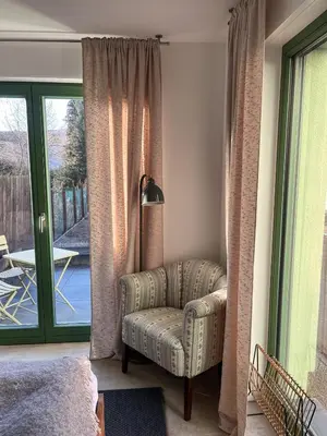 Ein Sitzbereich in der Unterkunft Altstadtflair urban wohnen ruhig entspannen