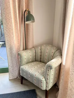 Ein Sitzbereich in der Unterkunft Altstadtflair urban wohnen ruhig entspannen