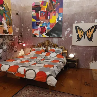 Ein Bett oder Betten in einem Zimmer der Unterkunft Crystal Ball Residency